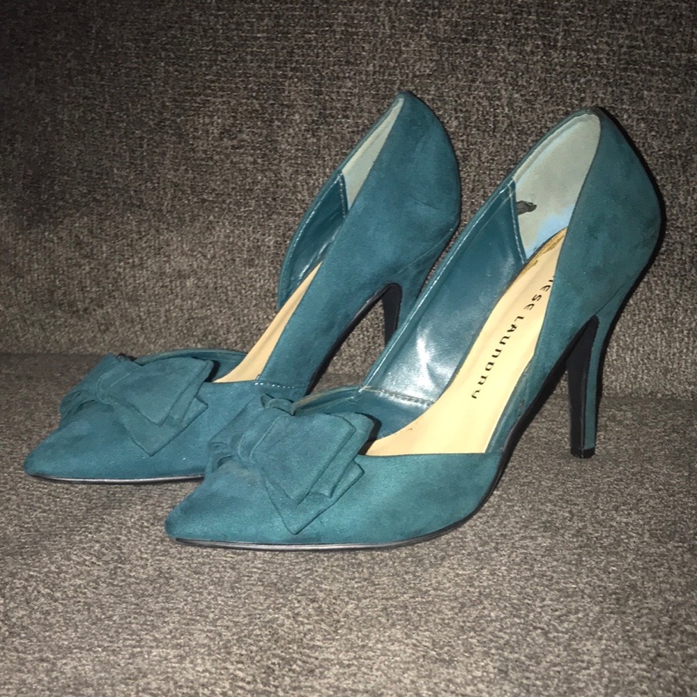 Bow heels